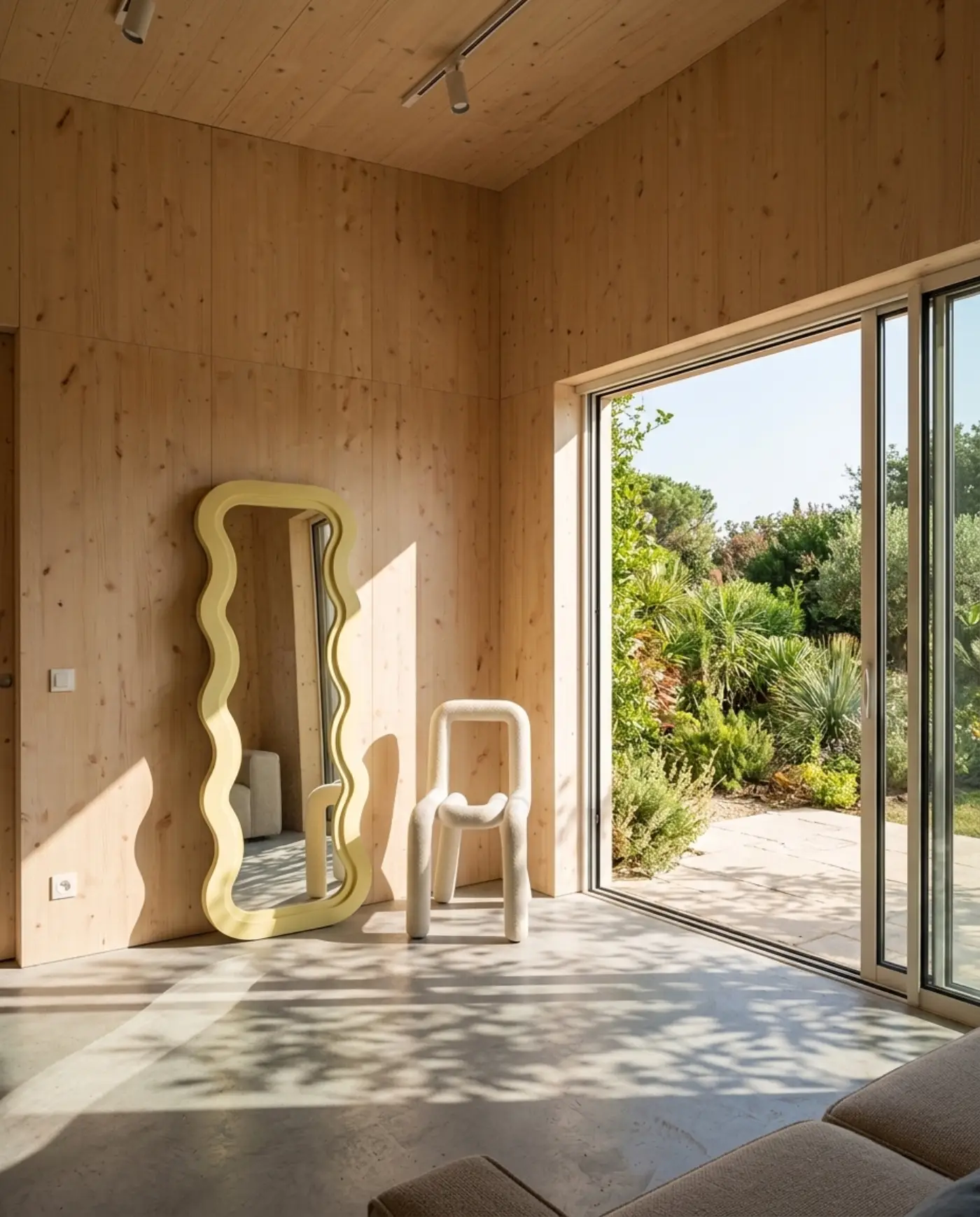 Intérieur d'un home studio musique aménagé dans un studio de jardin à Toulouse Intérieur d'un home studio musique aménagé dans un studio de jardin à Toulouse